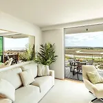 Bayline Beachfront, Lagoon View & 아파트 *