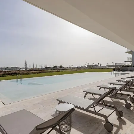 Bayline Beachfront, Lagoon View & Apartment *