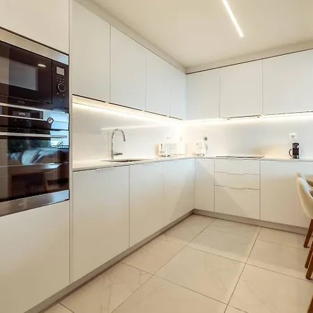 Apartment Bayline Beachfront, Lagoon View &