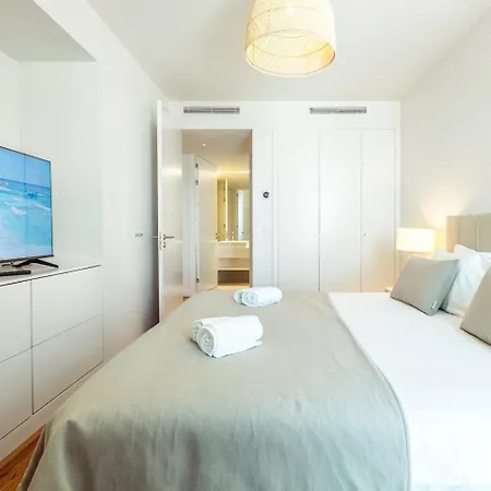 Apartment Bayline Beachfront, Lagoon View &