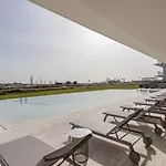 Bayline Beachfront, Lagoon View & Апартаменты *