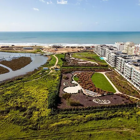 Bayline Beachfront, Lagoon View & *